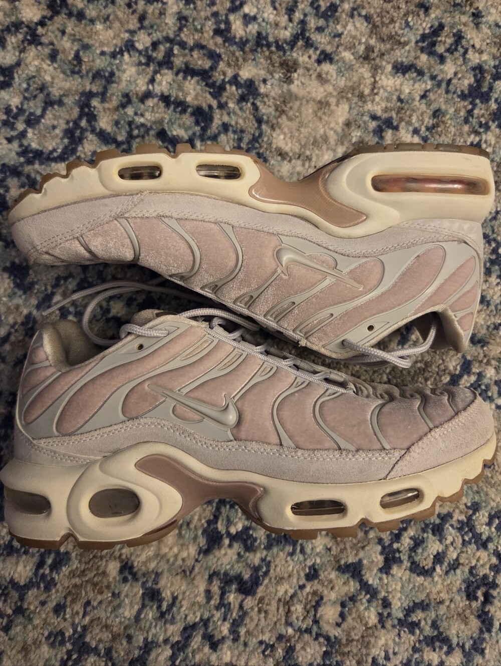 Nike Air Max Plus TN Womens Size 7.5 Velvet Particle Rose Pink Sneakers 2017